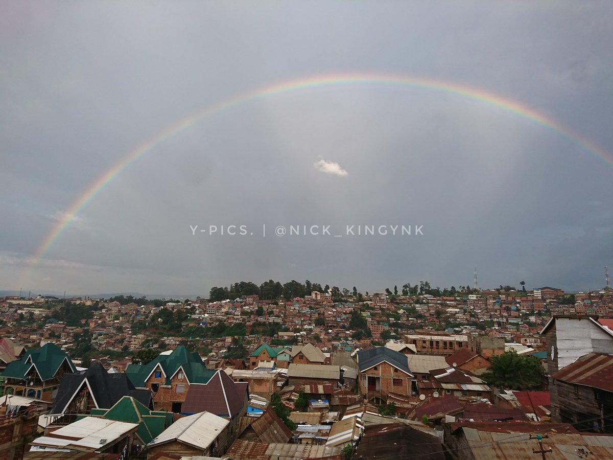 Nick_KingYNK's tweet photo. La #nature a cette force de nous amener au bon endroit et au bon moment...
Une bonne fin de soirรฉe en compagnie de l'arc-en-ciel ( JE L'AI EU)
Bonne soirรฉe!
#ArcEnCiel #rainbow #Bukavu #CeSoir
#nofilter #noediting #rainbowpictures #influencer #CsbyGoogle @BukavuExplorer https://t.co/rix5Ejzgln