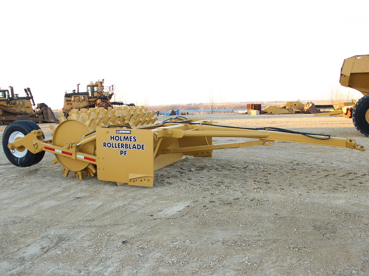 JJScheckel's tweet photo. You will never buy a regular #sheepsfoot roller again, every dirt fill needs one of these! 
Here are the #Holmes Padfoot Rollerblades with rear tire kit included! Use as a box blade, a compactor, and lift up on the rubber tires for crossing concrete. 
These are Iowa-made $44,800 https://t.co/vvrf0QeBo6