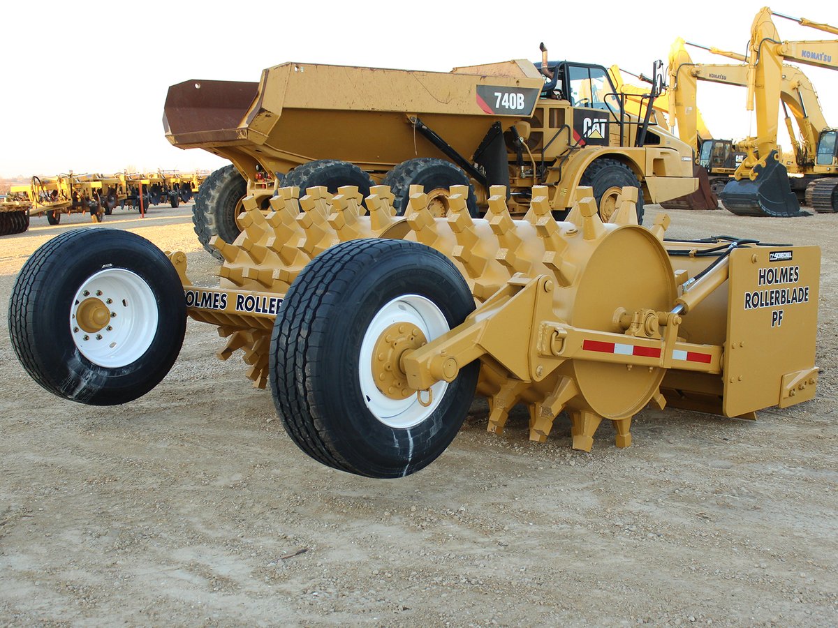 JJScheckel's tweet photo. You will never buy a regular #sheepsfoot roller again, every dirt fill needs one of these! 
Here are the #Holmes Padfoot Rollerblades with rear tire kit included! Use as a box blade, a compactor, and lift up on the rubber tires for crossing concrete. 
These are Iowa-made $44,800 https://t.co/vvrf0QeBo6