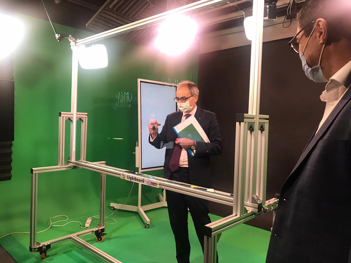 UKinMorocco's tweet photo. Today, British Ambassador @UKSimonMartin visited @UM6P_officiel &amp; met @ElHabtiHicham1 to discuss opportunities for further 🇬🇧🇲🇦 collaboration on higher education &amp; research partnerships, particularly in areas such as green energy, medicine &amp; nursing, &amp; English language 🌍👩‍⚕️👨‍🔬 https://t.co/WcsiGkdmi5