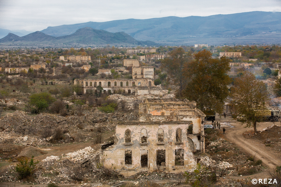 REZAphotography's tweet photo. Ağdam, Azerbaijan
AĞDAM THE MARTYR CITY
I spent the past days in Agdam where I witnessed the aftermath of thirty years of occupation. If you recognize one of your households don't hesitate to write to me. The necessary hilling and reconstruction will take time. #agdam #azerbaijan https://t.co/80lBbyL7mB
