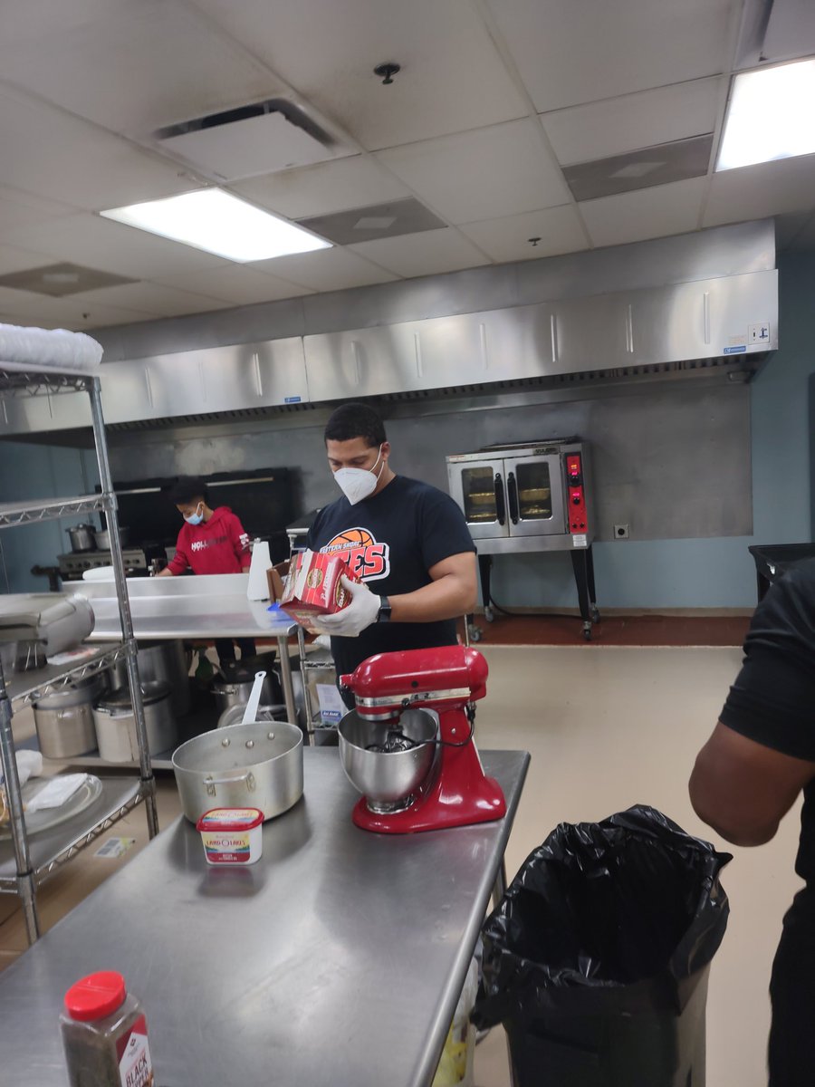 AcesShore's tweet photo. Special Thank you to The Christian Shelter for allowing Eastern Shore ACES to come in and provide dinner for staff and guest. #communityunity #givingback #stayhumble https://t.co/QVKXtQsQAk