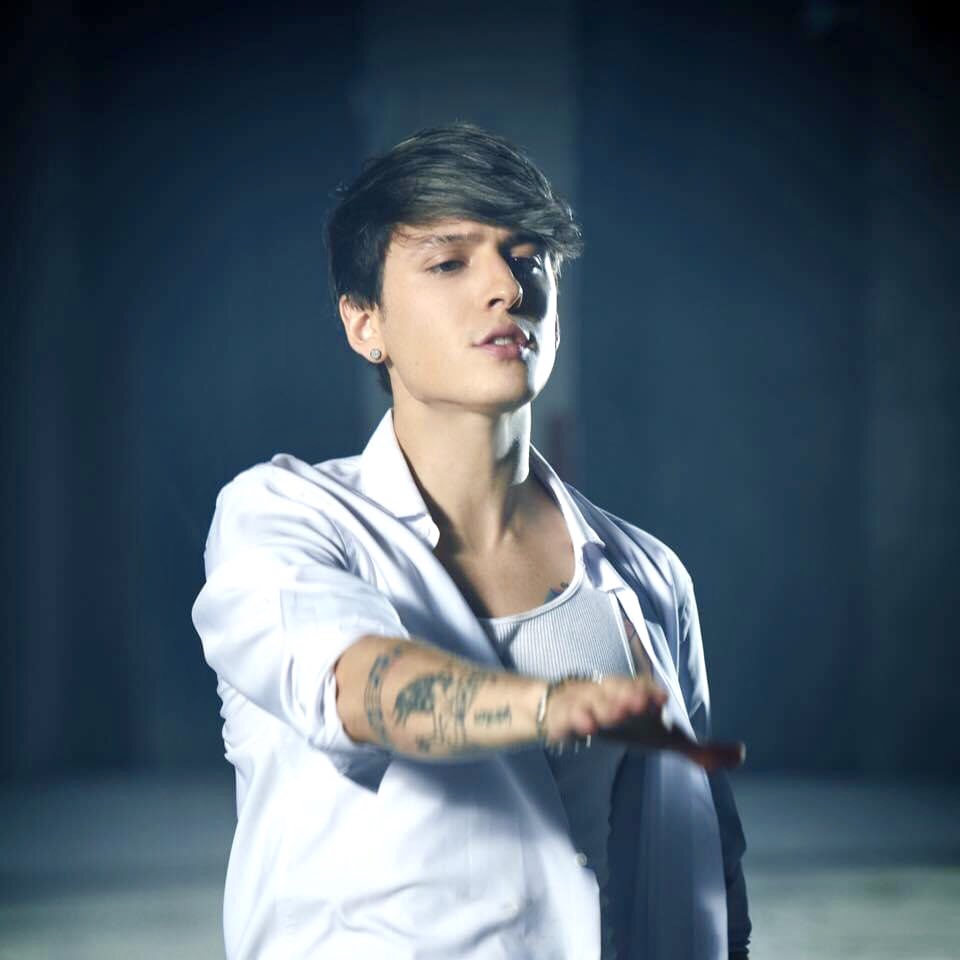 GUERALGROUP's tweet photo. 🇺🇸: We wish a happy birthday to Christopher Velez, member of the CNCO group, who is celebrating his 25th birthday.  Who is ready for their new album? 

🇪🇸 : Deseamos un feliz cumpleaños a Christopher Velez, miembro del grupo CNCO, quien está celebrando su 25 cumpleaños. #cnco https://t.co/ZJgMM3Qe7H