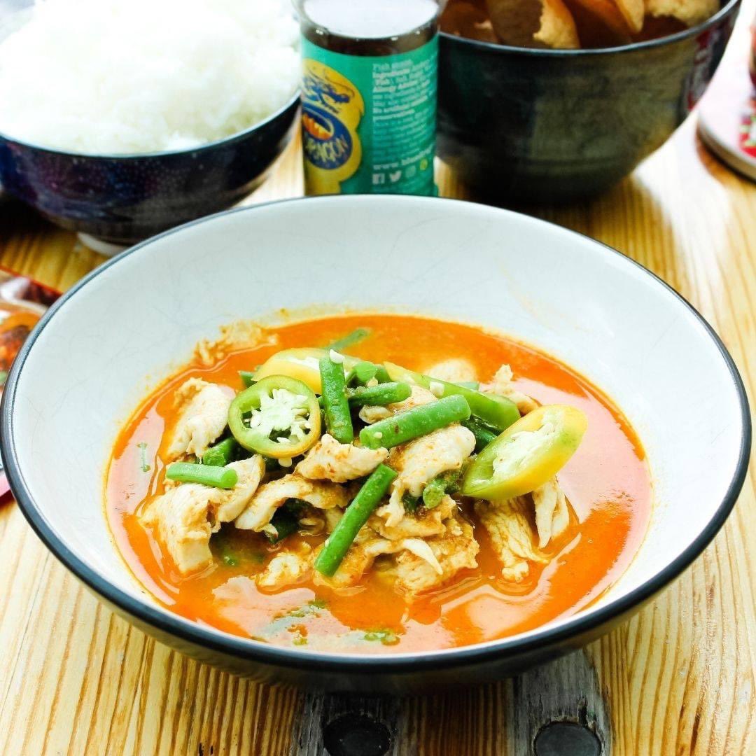 Thai red chicken curry #recipe easy weekday dinner fishcomefromthesky.com/recipe/thai-re…