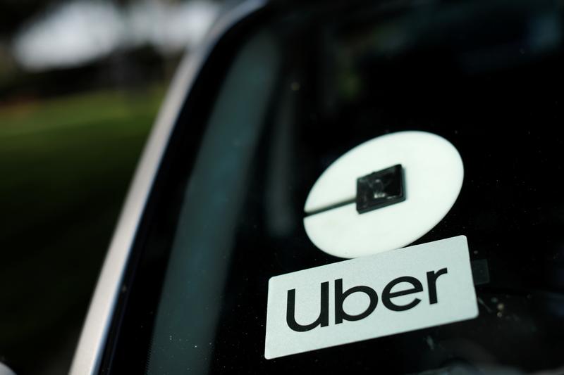 Reuters's tweet photo. U.S. federal government awards transportation contract to Uber, Lyft https://t.co/3aR8yqljRi https://t.co/KlseMM4x7W