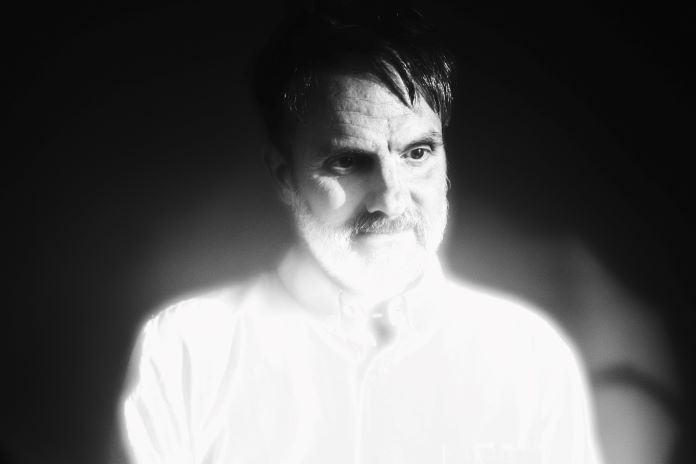 Premiere: Mike Viola Debuts Video For “Ordinary Girl” dlvr.it/RmGNqW