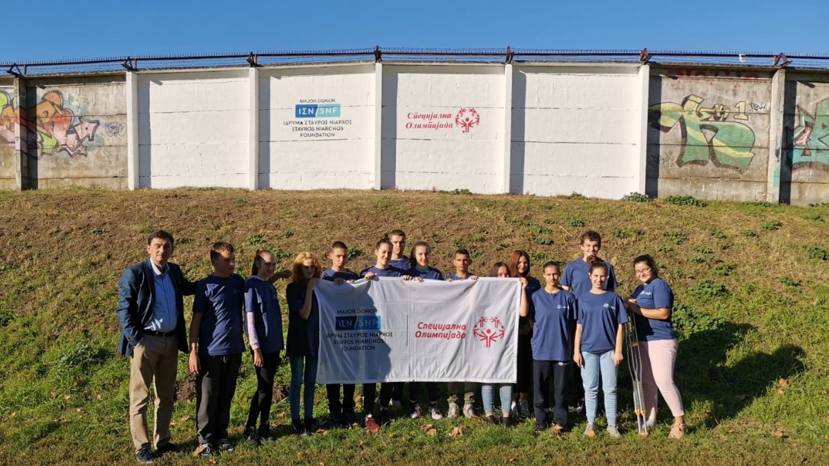 SpecialOlympics's tweet photo. In celebration with of our partnership with @SNForg & the ways in which our collaboration is brining about a new focus on inclusion, our @SOSerbia athletes gathered to paint our partnership logo for everyone in the community to see! #LearnUnified #InclusionRevolution https://t.co/KrYN2G2fpp