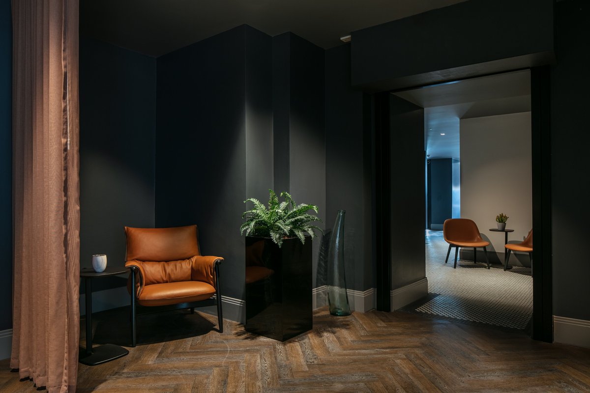 _Northspring's tweet photo. With elegant furnishings and adaptable spaces, Origin’s business lounge ‘The Club’ combines formal meeting rooms, hotdesking facilities, and lounge areas for an unrelieved office environment.
Visit https://t.co/SXjKN0IYzt for more.
#flexibleworking #originmcr #springgardens https://t.co/WM3xt9EDKK