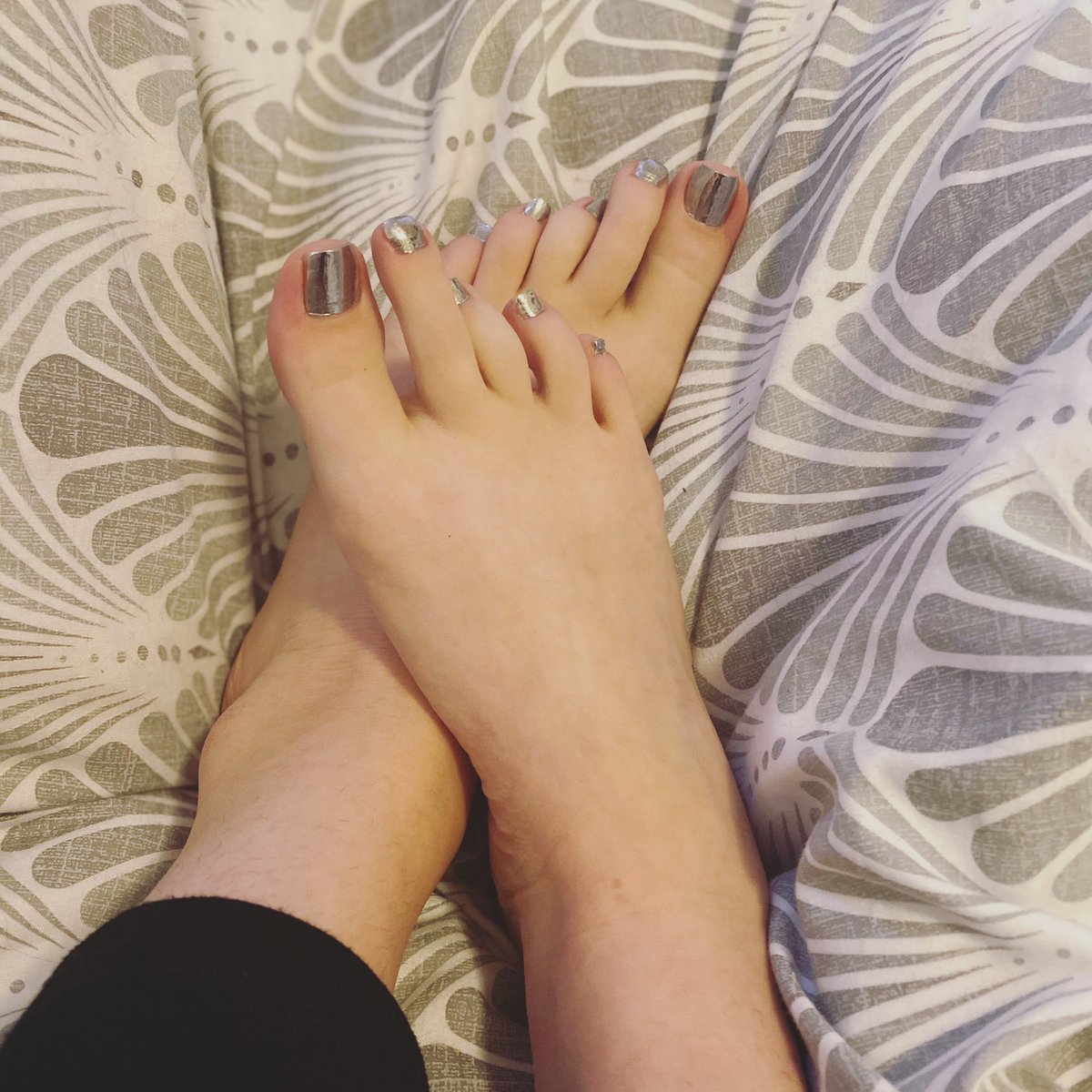 twinkletoesdce's tweet photo. it’s been a while... hey!😌✨

#footfetish #nailvarnish #toenails https://t.co/ZkTR7RIrdi