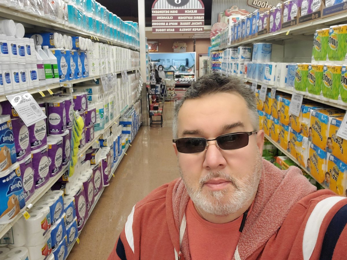 delaudersbbq's tweet photo. When you live in the south where most aren't panic buying. Grow up people. https://t.co/gWsHA6dK0F