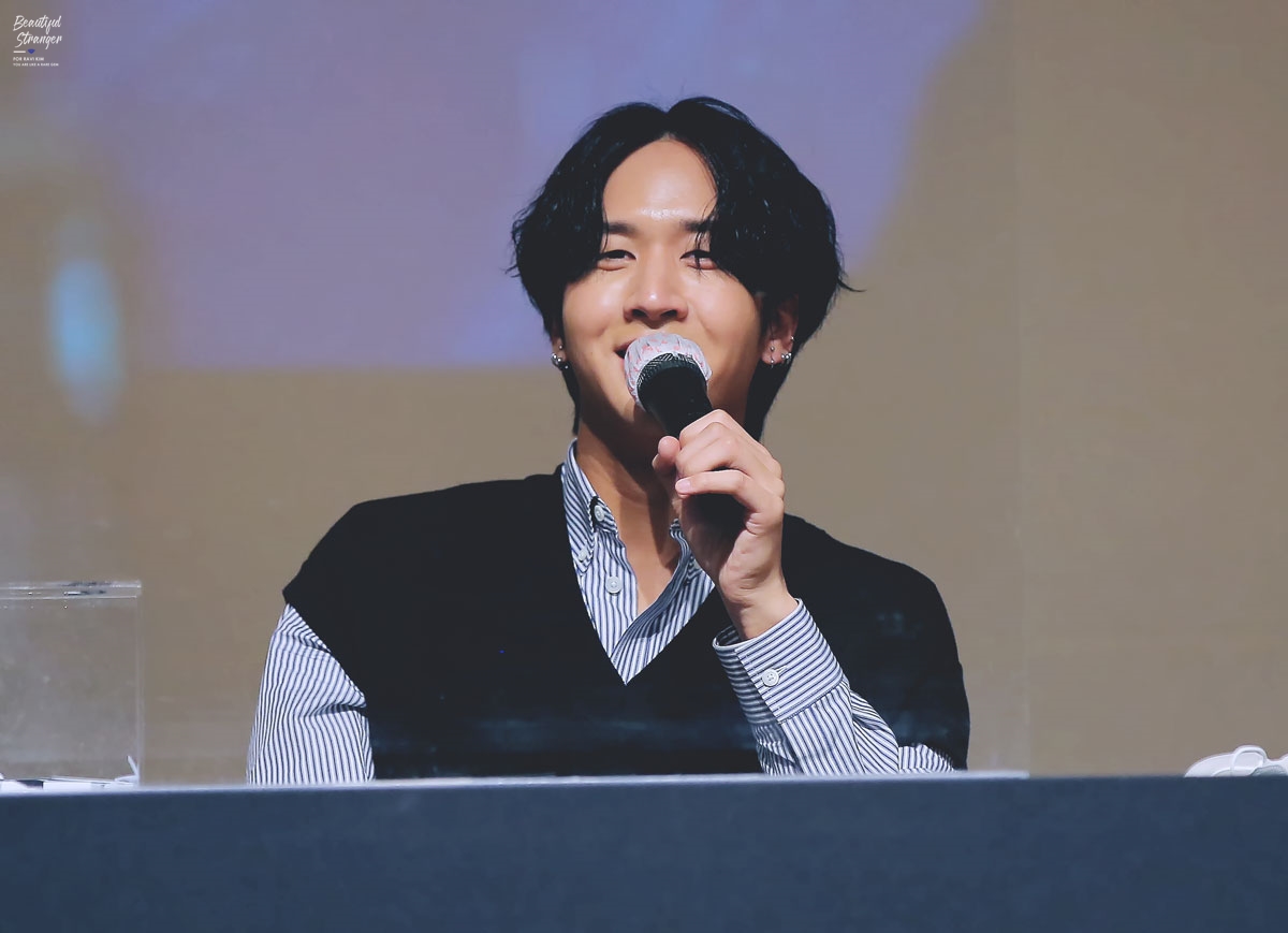 BS0920's tweet photo. [HQ] 201122 POSTPONED FANSIGN

#RAVI #라비 #GROOVL1N #그루블린 #엘도라도 💙💎 
@RAVI_GTCK https://t.co/P3WHcUsE2I