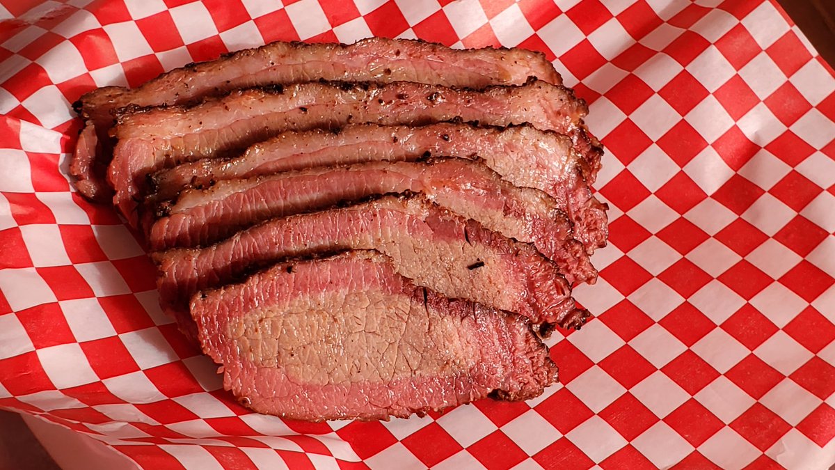 delaudersbbq's tweet photo. Who likes brisket? https://t.co/aZesLFytV6