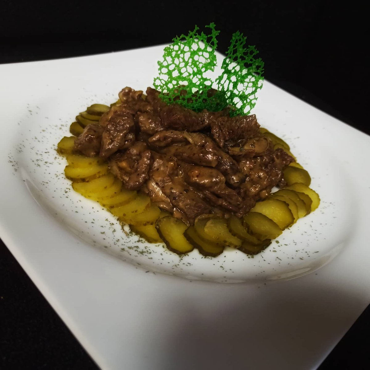 ercannpolatt's tweet photo. https://t.co/1aVdLzQ1Rg
Beef Stragonff Uygulamasını Linki Tıklayarak İzleyebilirsiniz
#beefstraganoff #rusmutfağı #chef #ercannpolatt #cook #chefcastroll #turizm #gastronomi https://t.co/xKrdF2miRd