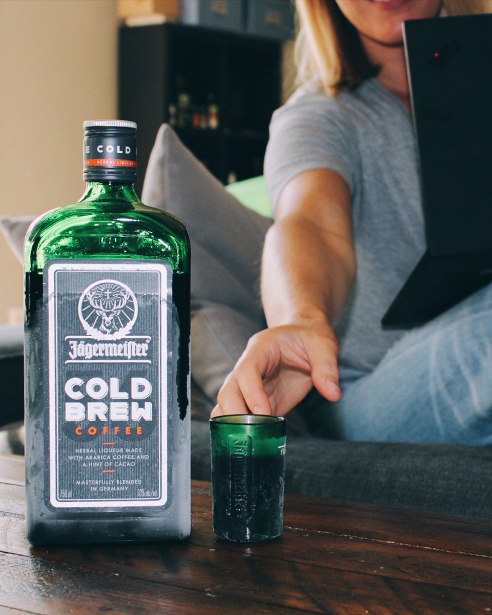 jagermeisterCA's tweet photo. Take a coffee break....a Jägermeister Cold Brew Coffee break 😉
Prenez une pause café… Un pause café Jägermeister Cold Brew 😉
#ColdBrew #jagermeister #jagercoldbrew #breaktime https://t.co/adGVsosaPx