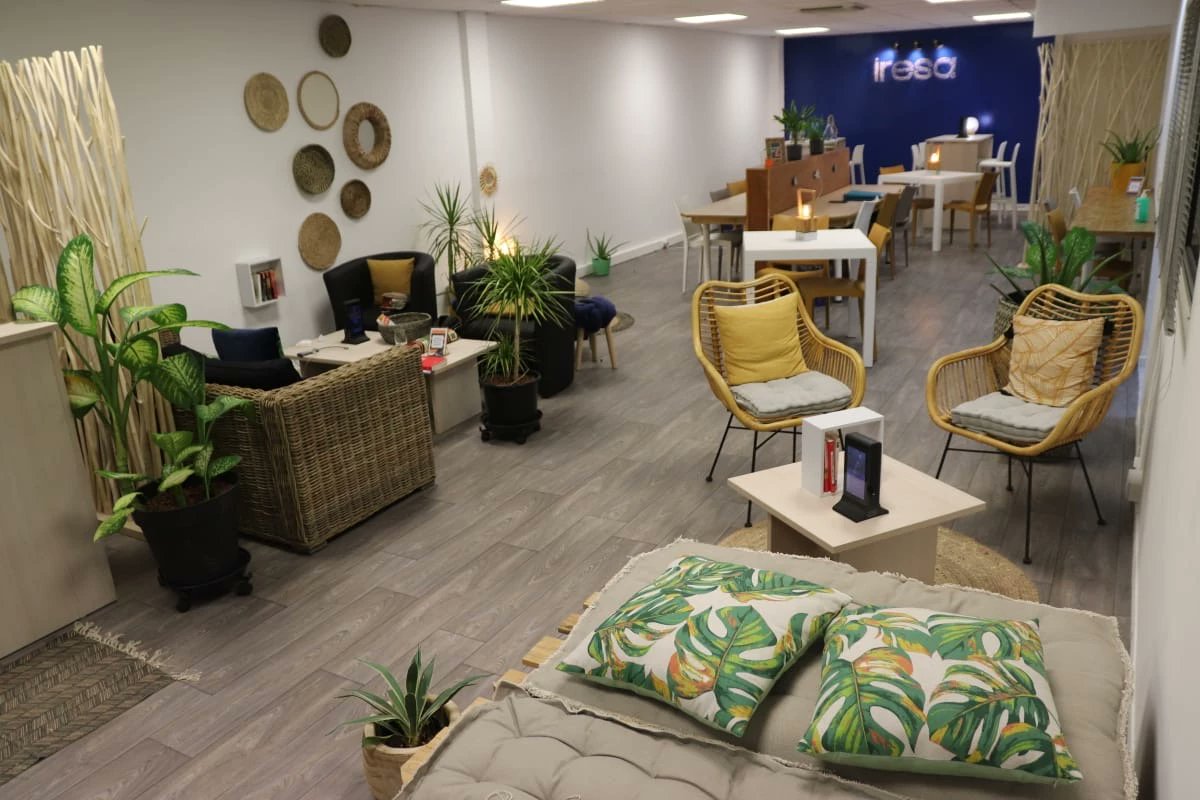 TalanAnNou's tweet image. IRESA est un nouvel espace de coworking et de formation en Guadeloupe ! Récemment ouvert à Jarry, il propose des nombreux services pour 🚀 monter en compétences et booster son business, tout ça dans lieu avec une déco on fleek 🌿