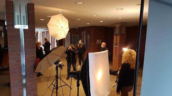fdp_mtk's tweet photo. #Kommunalwahlen 2021 – Fotoshooting der #FDP Main-Taunus
Letzten Samstag Fotos von und für 8 Spitzenkandidaten erstellt. Gespannt, welche Motive u Headlines auf welchen Kanälen erscheinen? 
➡️https://t.co/XGTFWEwRkU 
Kreative und strategische Überraschungen gewiss. https://t.co/J3TWDq7qPE