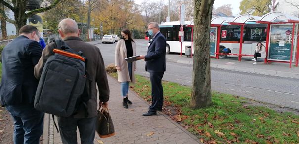 fdp_mtk's tweet photo. #Kommunalwahlen 2021 – Fotoshooting der #FDP Main-Taunus
Letzten Samstag Fotos von und für 8 Spitzenkandidaten erstellt. Gespannt, welche Motive u Headlines auf welchen Kanälen erscheinen? 
➡️https://t.co/XGTFWEwRkU 
Kreative und strategische Überraschungen gewiss. https://t.co/J3TWDq7qPE