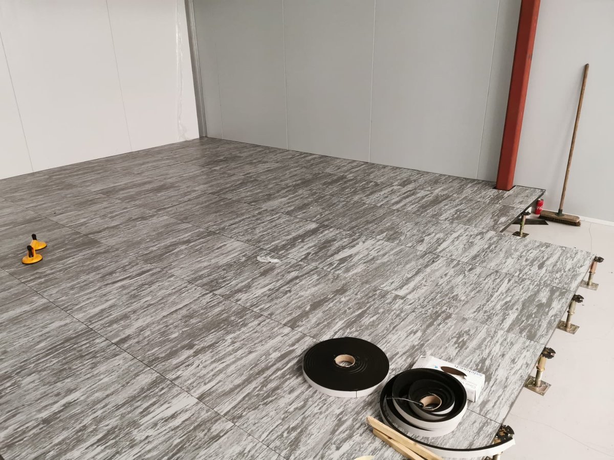 SafehostsDC's tweet photo. We love a good raised floor, and not just for server rooms. We're laying this raised access flooring in our new NOC to ensure all cabling is out of sight and we can easily reconfigure seating arrangements as per changing Government guidelines. #raisedflooring #safeworking https://t.co/guGiVvydId