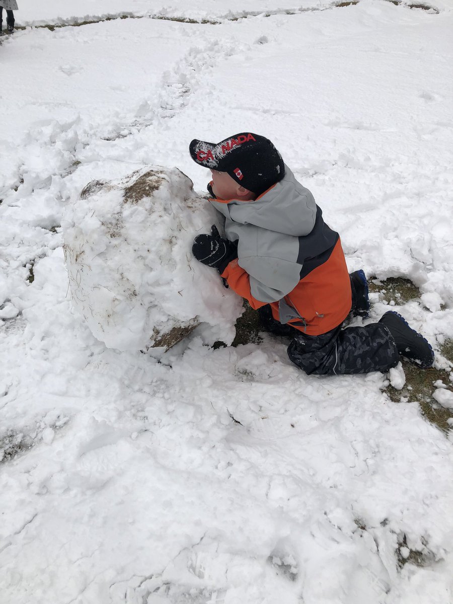 MrsKimsClass1's tweet photo. Combining Gym and Math today. Gym: worlds strongest person contest! 😂 Math: make shapes with snow. They realized if they made a sphere, they could make a snowman! @GoodfellowPS @SCDSB_Schools @scdsbmath #mathfun #snowmath https://t.co/ZTRpMBVp1F
