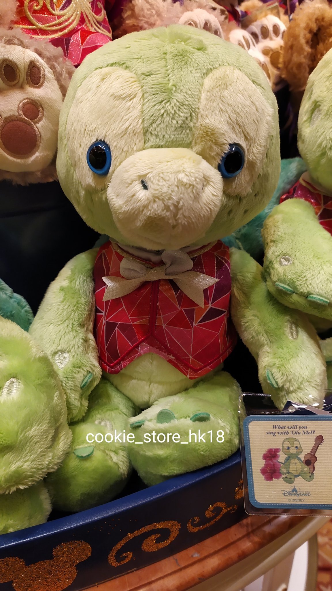 香港ディズニーグッズ代行 クッキーストア 15周年記念ぬいぐるみです シェリーメイ オルくん ダッフィー ジェラトーニ各4 900円です 複数ご購入で割引あります 可愛い子を選んできます 香港ディズニー 15周年 オルくん