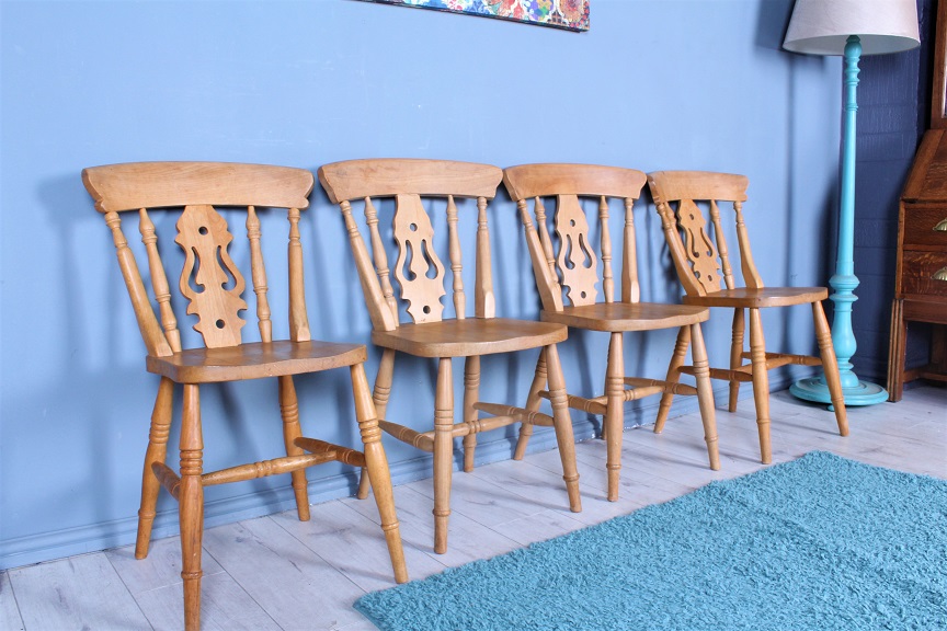 sussexpine's tweet photo. £139 - Set of 4 solid beech farmhouse fiddle back kitchen chairs, lots of rustic character perfect for painting.
https://t.co/nKYxTcIdYq https://t.co/AhJXAYVOlt