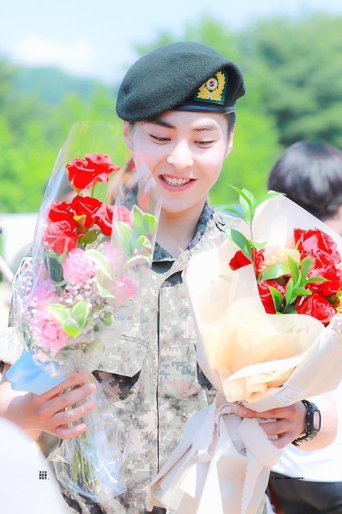 txmooni's tweet photo. OUR MINSEOK IS HOME 😭😭😍😍 MY WHOLE HEART OMGGGG IM TOO EXCITED 🥺❤️😍 #kimminseok #MinseokIsBack #XIUMIN_IS_BACK @weareoneEXO https://t.co/Zfb00rT5xr