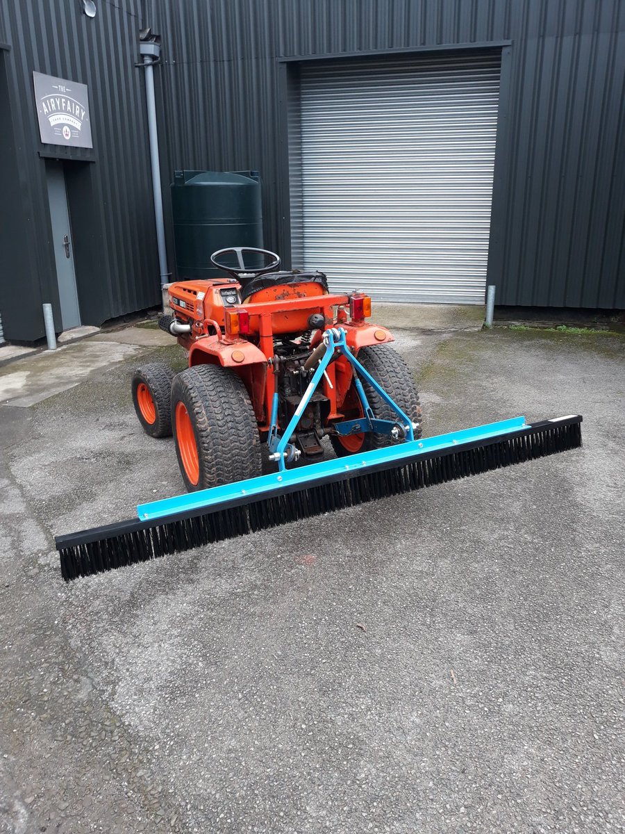 BrushesNwltd's tweet photo. Packed and sent today , a 8ft wide frame for brushing the worm casts, removing the dew for a quicker dry out. #keeponbrushing 🌱🌱 https://t.co/AUP83uGFdD