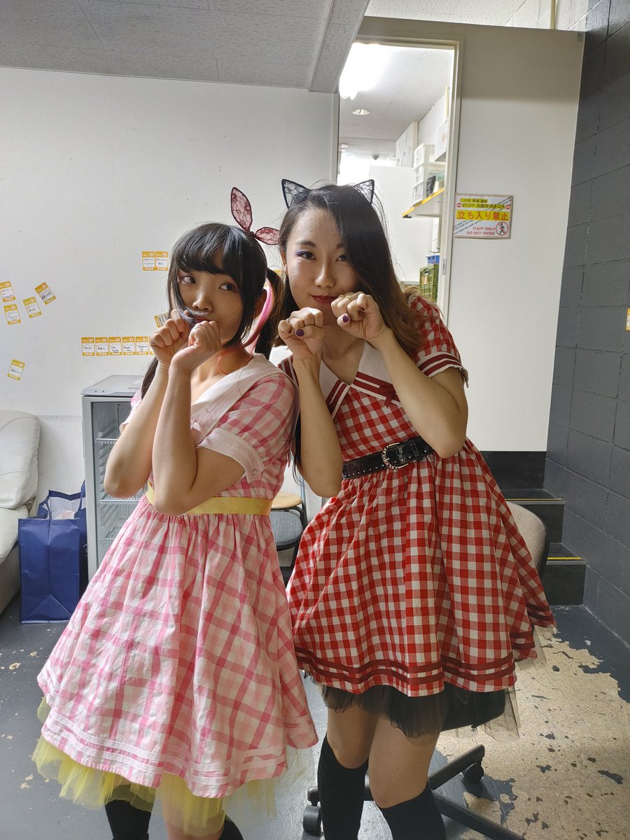 fxrch189's tweet photo. 2020.11.23 #松江B1 にて、#ShimaneDivaProject の新メンバーの、あやめちゃんさまとるいかくん。2チェキはあやめちゃん♪ #AYAME #RUIKA https://t.co/Z2gJOop3Wr