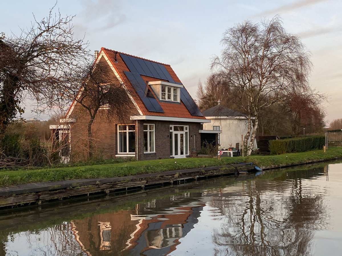 De voormalige dienstwoning van de bediener van het gemaal Hoekpolder. Wat een onbeschrijfelijk mooi stukje #rijswijk .