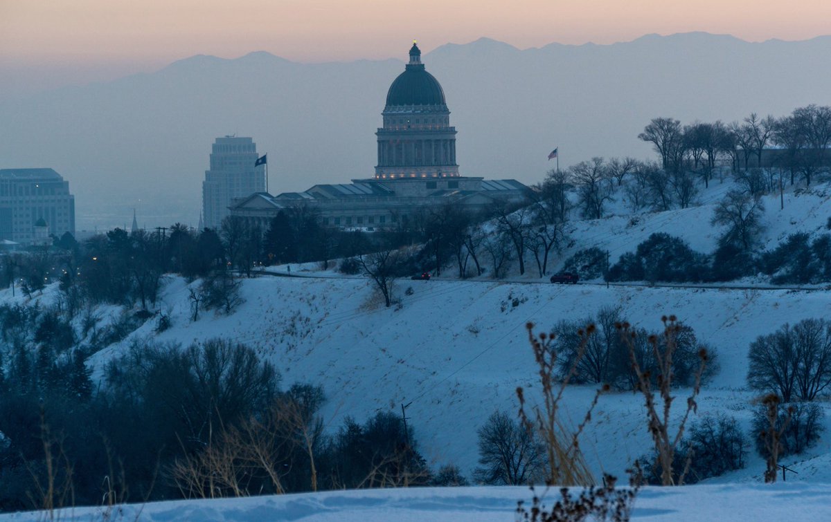 UUtah's tweet photo. Air pollution costs Utah’s economy ~$1.9 billion annually. And it shortens the life of the average Utahn by ~2 years. 

Such are the findings from a study by researchers across the state, including the University of Utah.

📰 https://t.co/mYELvPq9cL https://t.co/xnVds2BCxU