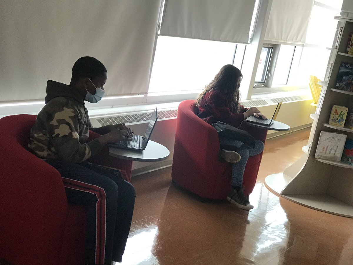 MsRicher44's tweet photo. The Library is open for business! Starting our inquiry project into various indigenous groups in 🇨🇦 and the impact of European settlers #inquiryprocess #research @jessteachingeo https://t.co/BRYcUVq4wP