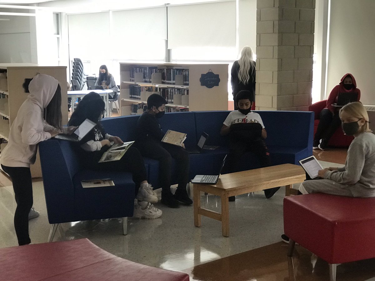 MsRicher44's tweet photo. The Library is open for business! Starting our inquiry project into various indigenous groups in 🇨🇦 and the impact of European settlers #inquiryprocess #research @jessteachingeo https://t.co/BRYcUVq4wP
