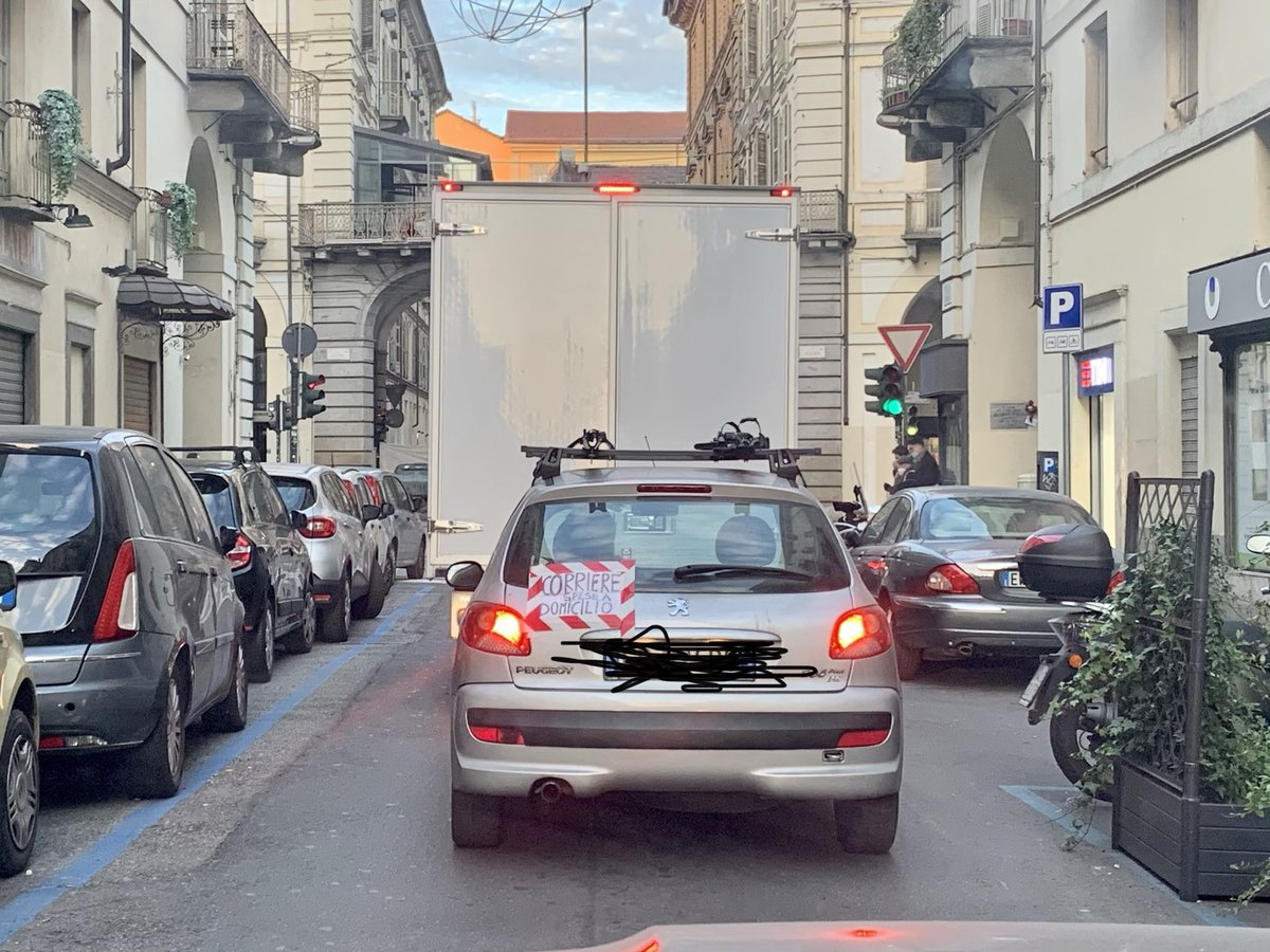 jacopo_iacoboni's tweet photo. Siamo tornati a essere un Paese che si arrangia come può

Poveri ma belli https://t.co/Vyr6LNcSAV