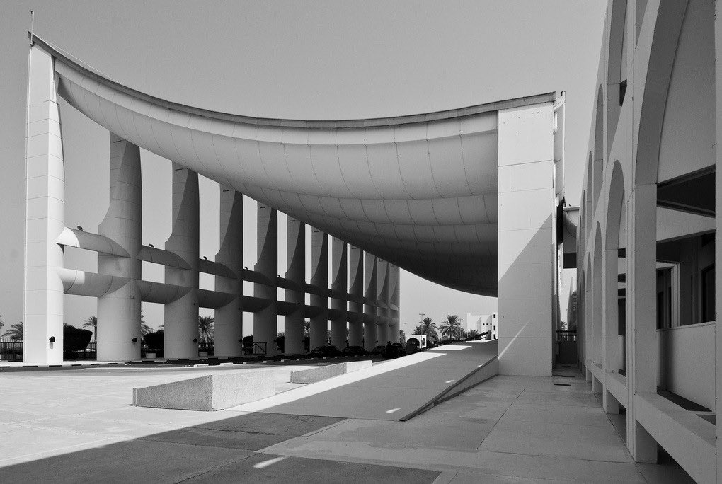 MindsetForHapp1's tweet photo. MindForArt
“I like to be on the edge of the possible”. 
Jørn Utzon 💡🧠✏️

Danish #architect, he was most notable for designing the Sydney Opera House in #Australia, completed in 1973 🇩🇰

#art #artist #architecture #design #designer #legend #lundifleuri #LundiMotivation #classic https://t.co/aqV0DwWYJl