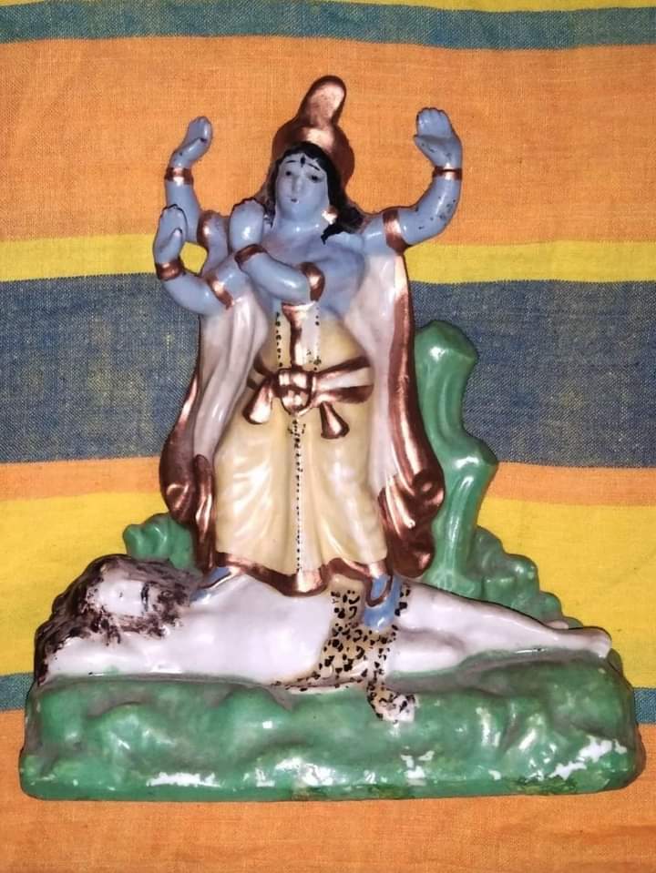 enchant women. In this work, Krishna has six forms, identified with the six senses (including Mind). They are Kamaraja Gopala, Manmatha Gopala, Kandarpa Gopala, Makaraketana Gopala and Manobhava Gopala.2/4 @monidipadey