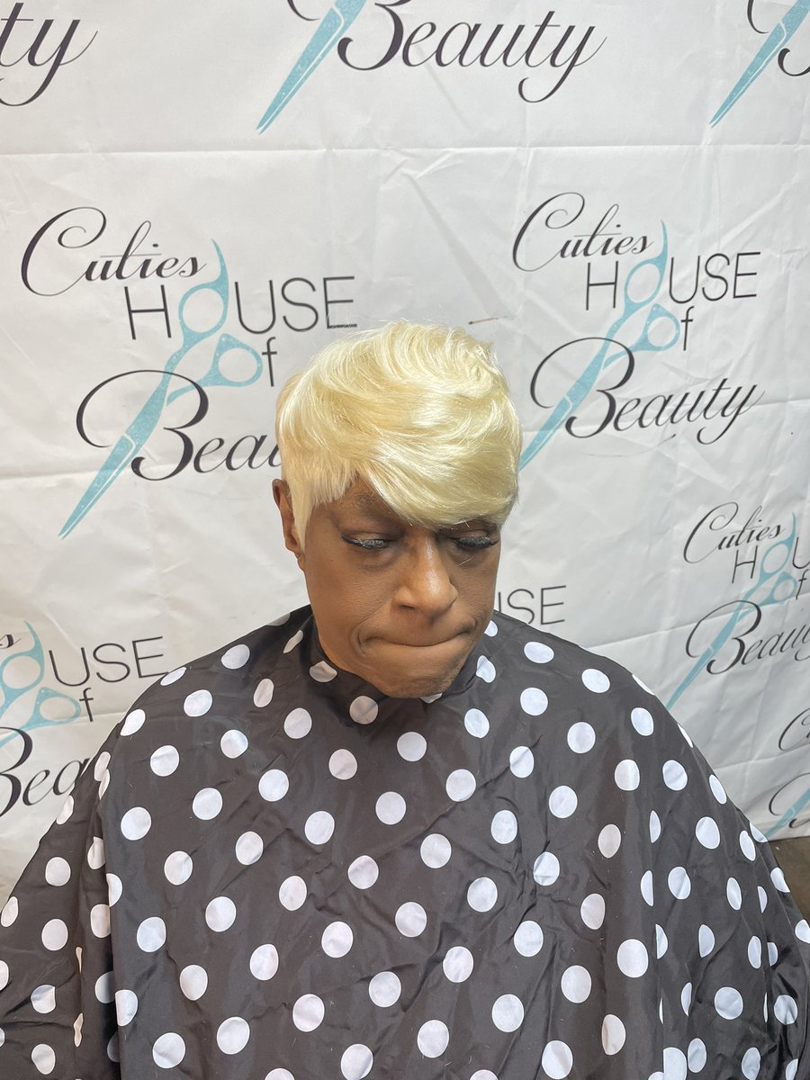 #1 of 30 for the 3 day stretch!  

#blondebombshell
#27piece
#quickweave
#cutieshouseofbeauty
#franklinky
#kentuckysalon
#kystylist
#tnsalon
#tnstylist