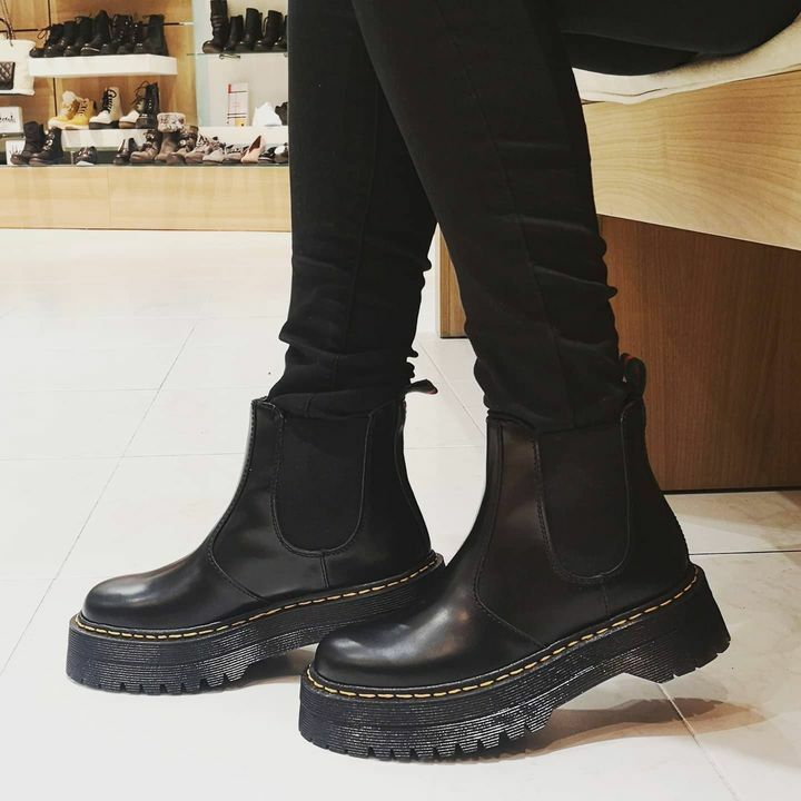 corteszap's tweet photo. Loving these boots 🖤🤍🖤 @alpewomanshoes #alpe #corteszapaterias #alpeboots #chelseaboots #botaschelsea #womanboots #shoponline #avaliableonline #blackweek #blackfriday #tendencias #trendalert #trending #apoyaelcomerciolocal #apoyaalpequeñocomercio #madeinspain #regalosmolones… https://t.co/8yxJpLgjti