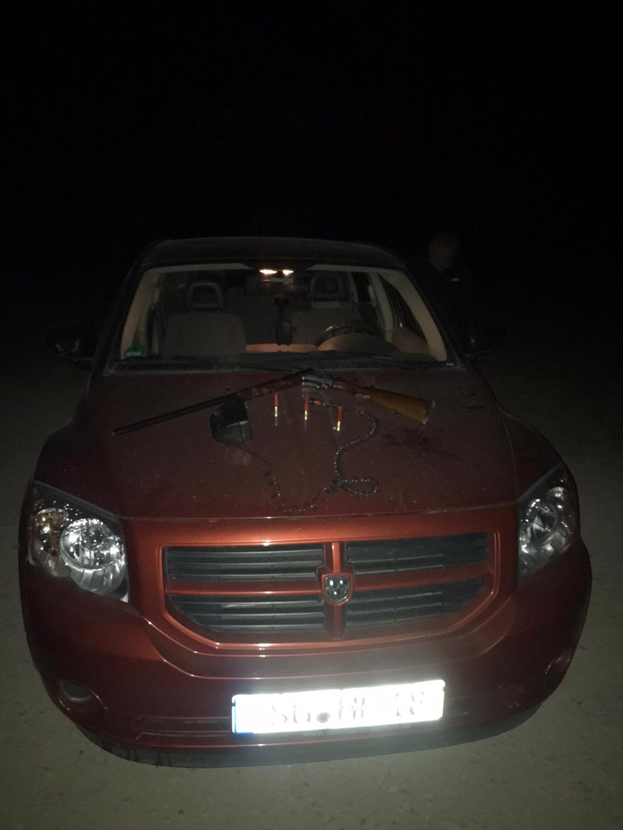 CankiriDKMP's tweet photo. Kaçak Avcılıkla mücadelemiz aralıksız 7/24 saat, gece, gündüz devam ediyor.
21/22 Kasım tarihlerinde  3 ekiple yapılan av koruma görevlerinde toplam 6 avcıya av kabahat tutanağı tutulmuş ve gece avında kullanılan 1 adet araç ile 1 projektör 2 adet av tüfeği el konulmuştur. https://t.co/ufWuvr4han