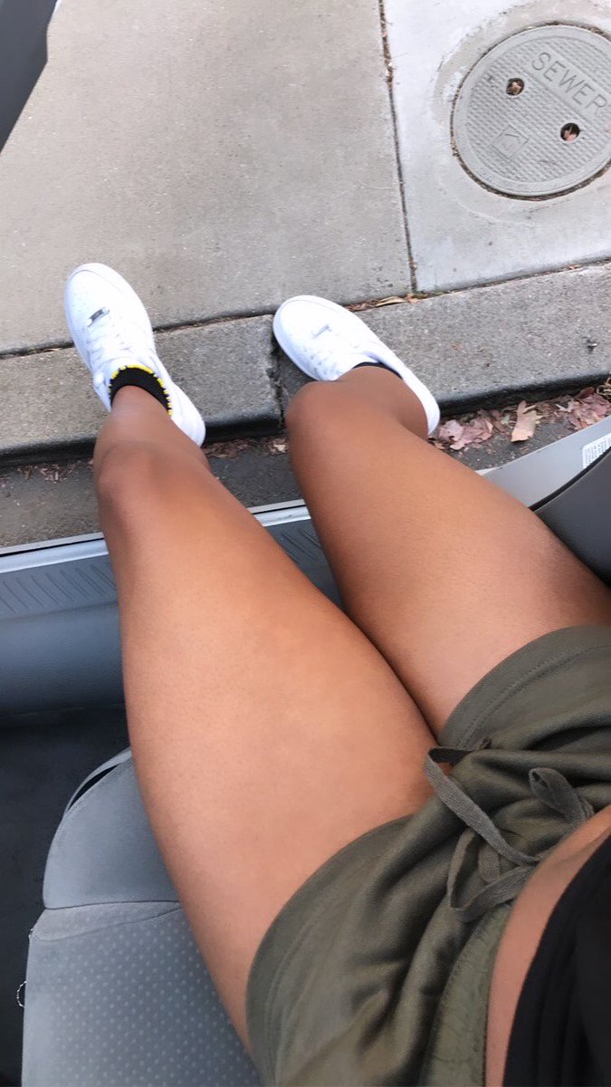 prettyf33tD's tweet photo. 👟..
#whiteforces #thickthighs https://t.co/hnssnSDD5U