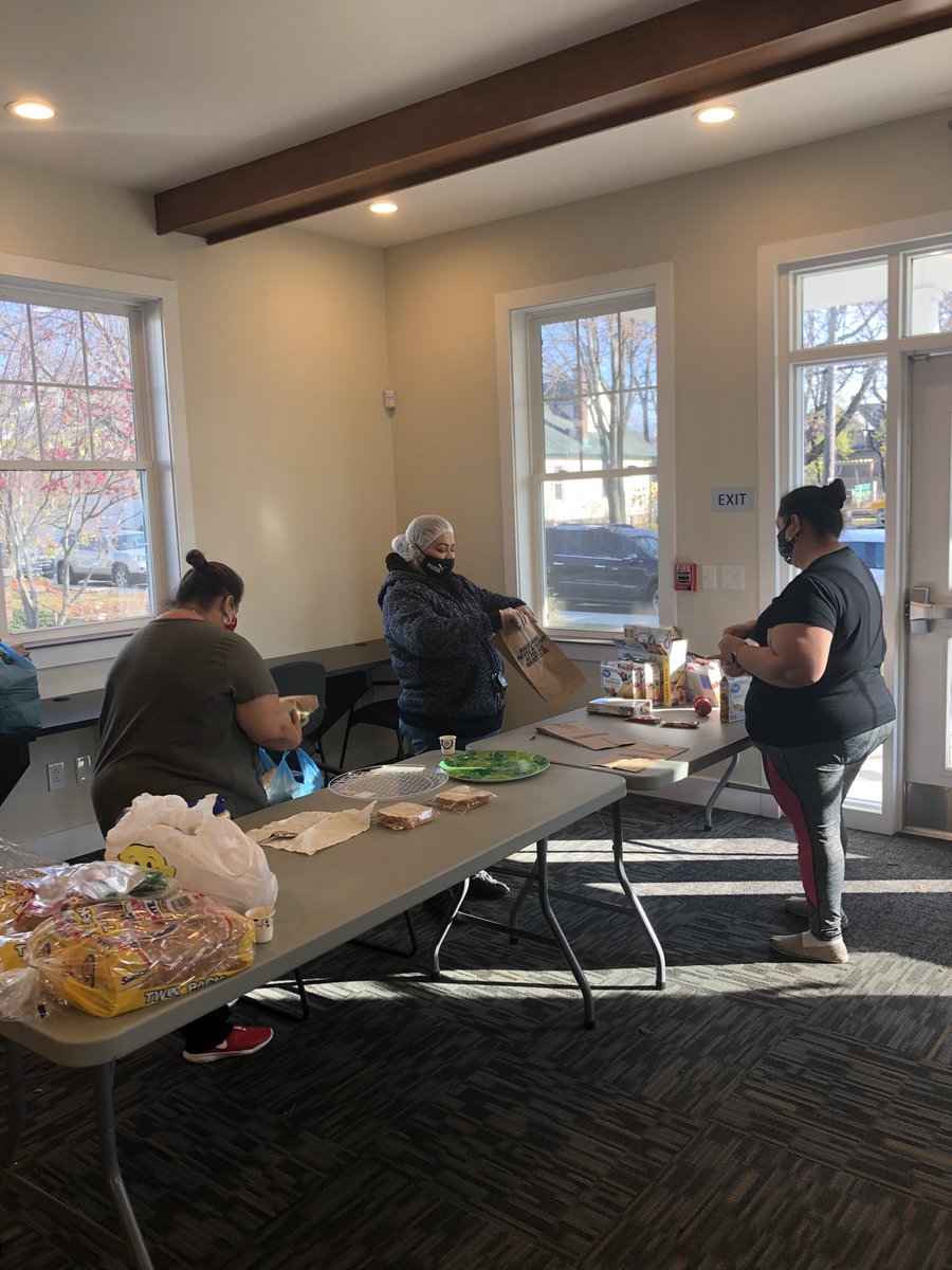 miracle_place's tweet photo. Our moms are making sandwiches and packing bags for the homeless in Indy❤️🙏🏼 https://t.co/7T7GoOfHRc
