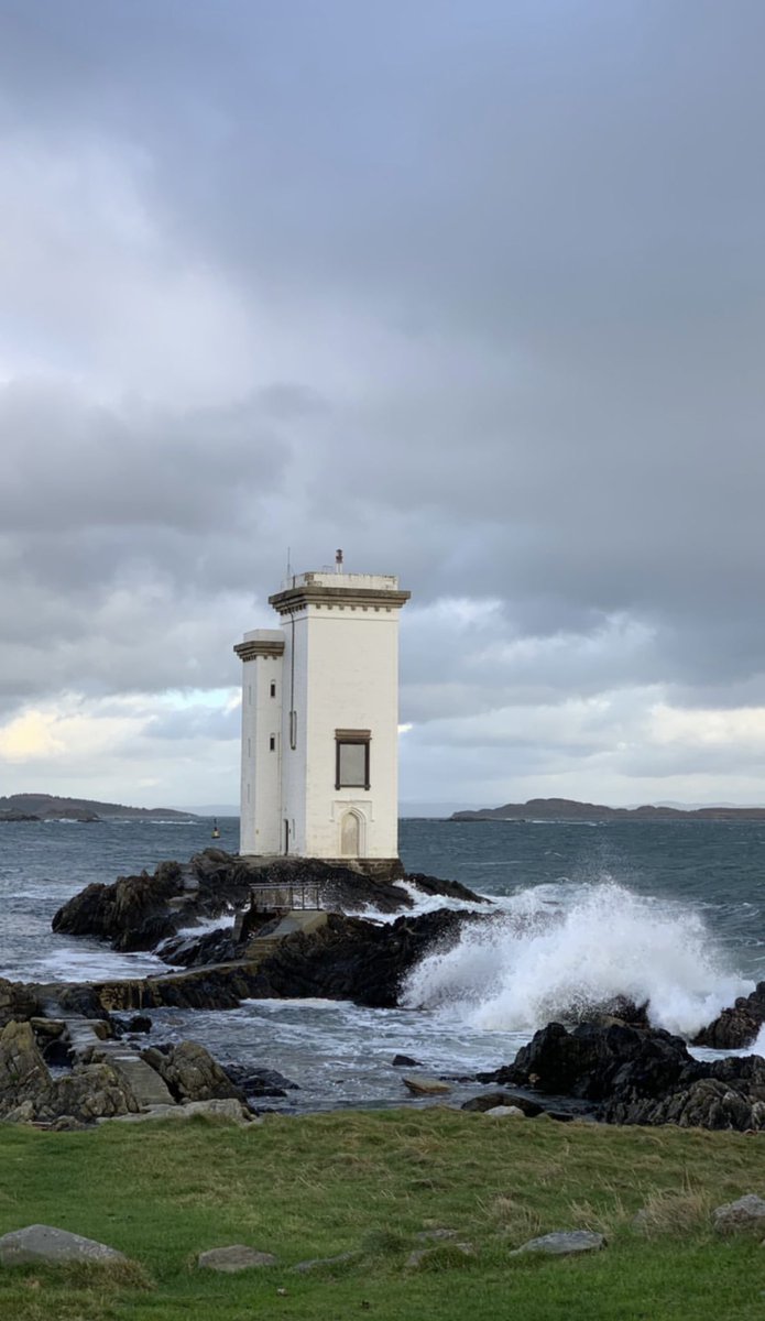 explore_islay's tweet photo. Do you prefer the traditional cylindrical lighthouse(Loch Indaal Lighthouse), or the more abstract cuboid lighthouse (Carraig Fhada)? 

Like for cylindrical, retweet for Cuboid 🌊 

#islay #lighthouses 
📸@maisielogan https://t.co/kwV65xBrZA