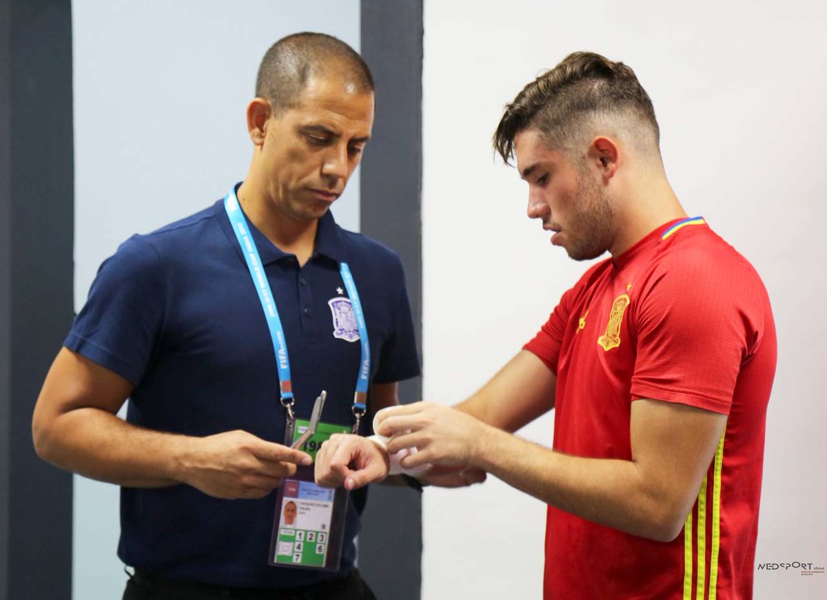 ondaceromelilla's tweet photo. El jugador del @SC_Constitucion @Sidi_omar, lesionado de gravedad el pasado sábado en el derby frente al @melistar, será operado el próximo miércoles en la Clínica Rusadir por el prestigioso traumatólogo @ClaudioVazquezz de la rotura del tendón de Aquiles. Suerte y ¡mucha fuerza! https://t.co/OHKj4EeZF3