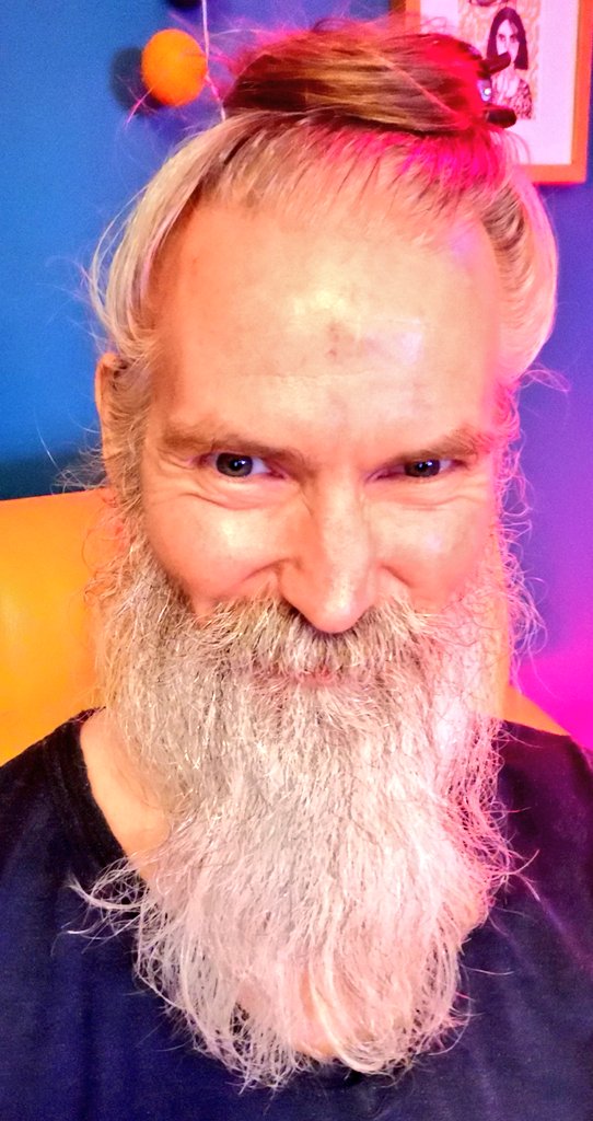 joncampling's tweet photo. Ohh I'm getting very good at making my huge beard look tiny again.
No scissors required.
So glad I accepted this self tape request from the wonderful Mr Puro.
It let to a beard revelation.
#BeardMagic #Actor
All Enquiries @AKAgentsLondon https://t.co/eV0WwDe61g