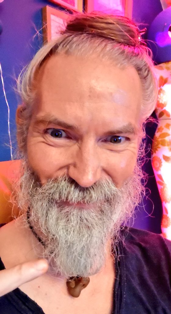 joncampling's tweet photo. Ohh I'm getting very good at making my huge beard look tiny again.
No scissors required.
So glad I accepted this self tape request from the wonderful Mr Puro.
It let to a beard revelation.
#BeardMagic #Actor
All Enquiries @AKAgentsLondon https://t.co/eV0WwDe61g