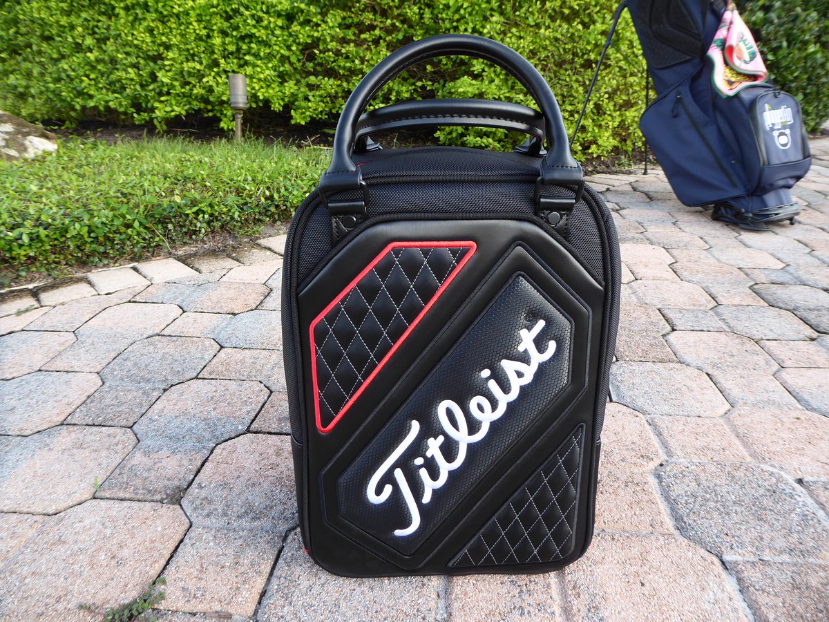 PluggedInGolf's tweet photo. #GIVEAWAY

FOLLOW + RT TO ENTER 

#Win a @Titleist shag bag to gift or keep for yourself. 

Post a comment on our Holiday Gift Guide for an additional entry: 

#Winner announced 11/30

#giveaway #golf #golfgiveaway #contest #prize #free https://t.co/TPeE8KF6D7