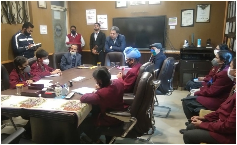 anirudhdcm's tweet photo. Mr Anirudh Gupta CEO interacted with members of #ATLSquad and #TEDClub DCMC, and encouraged the students to adopt #projects in #EmergingTechnologies, #Design Thinking, #Coding, #ArtificialIntelligence, #mobileapp designing to address various social issues for welfare of society. https://t.co/FTkuJFe8PA
