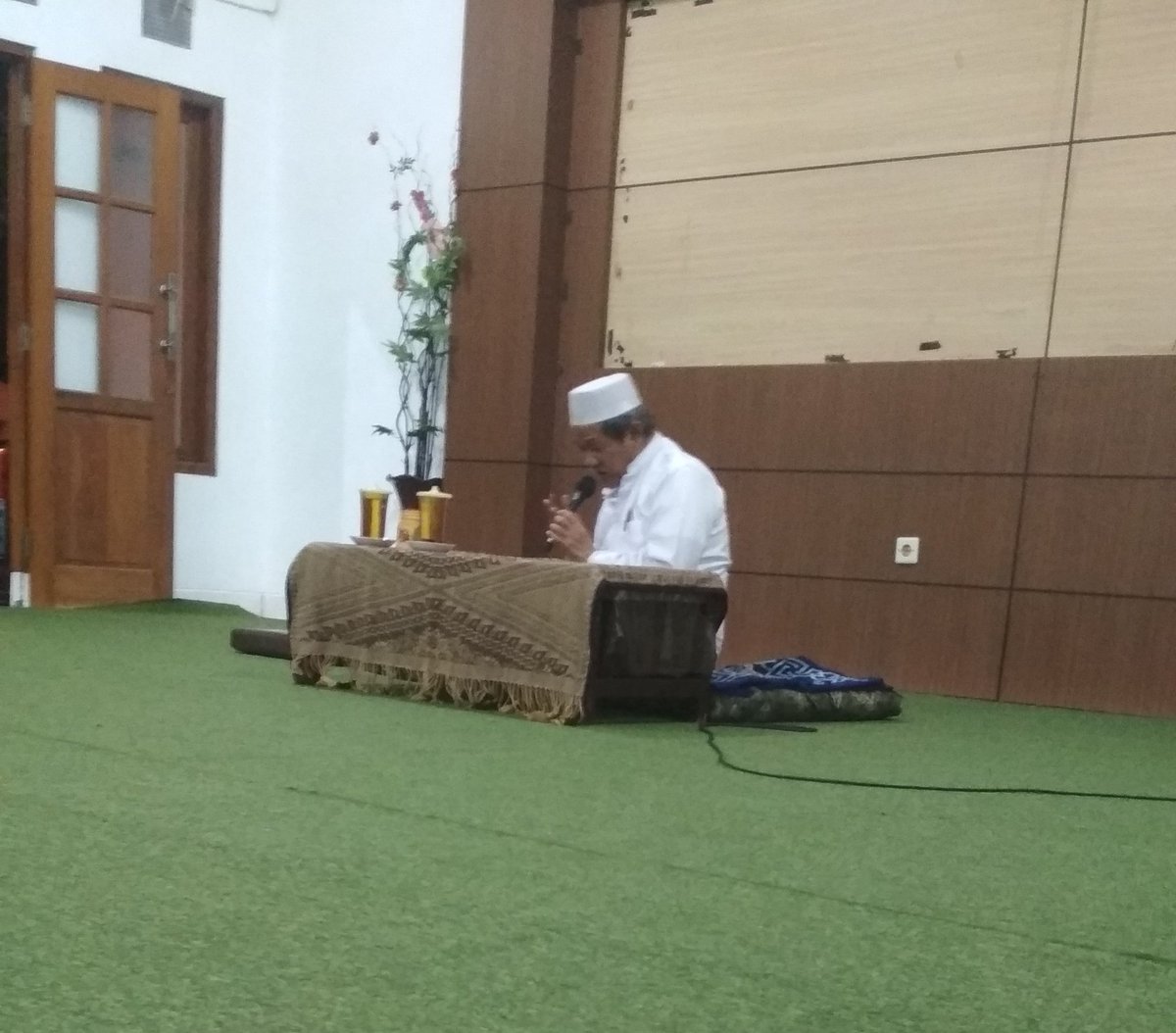 huffadhkrapyak's tweet image. Dawuh Romo KH R M Najib AQM :

"Semua nasehat sdh byk disampaikan oleh Ust Abdul Jalil, tinggal semua itu dilaksanakan (diamalkan)"

Mujahadah Malam Selasa Wage
Senin, 23 November 2020
____
#ajegnderes
#mujahadah
#malamselasawage
#huffadhkrapyak