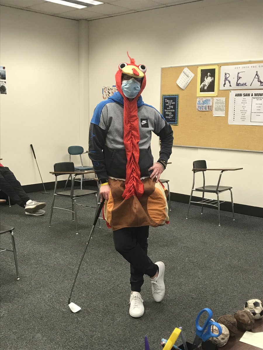 MathMrsKolo's tweet photo. Thank you so much @jeffgrybash for being a good sport!! Spreading our turkey love and gratefulness this year!! @BG_Bison #onebg #thankful2020 https://t.co/cA1uiNGIFd