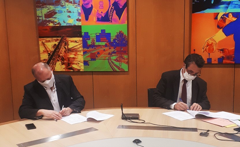 Eurovia_France's tweet photo. [Communiqué 🗞️] #Eurovia s'associe à @GroupeIdees pour créer TRIDEV, entreprise d'#insertionsociale dans le domaine des #espacesverts et de la #déconstruction des #bâtiments ! 🌳🦺
👉Une structure de l'#ESS qui interviendra sur des #chantiers Eurovia 
➡️https://t.co/v0xAxF3f28 https://t.co/2FBQzJmNKh