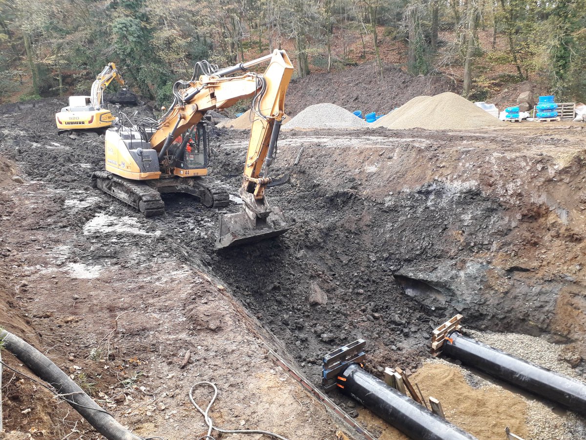 Cl_marchand's tweet photo. Mobilisation exceptionnelle de nos agents @GroupeSaur #défenseurdeleau à Quimper depuis 4 jours pour remettre en service les canalisations du Halage, collecter les eaux usées et réduire fortement l'impact vers le milieu naturel. https://t.co/qgm23IG1Og